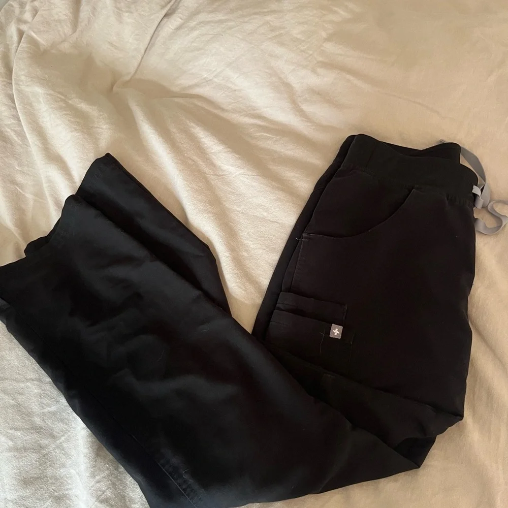 Figs Black Kade Cargo Scrub pants - Picture 1 of 6